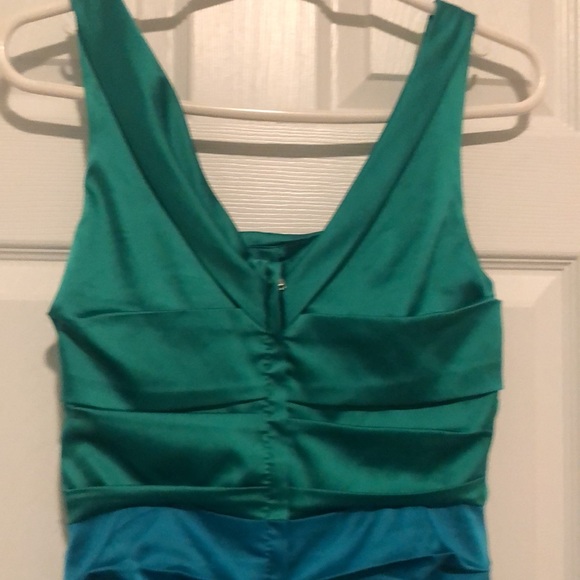 Express color block ruched dress - Picture 3 of 5